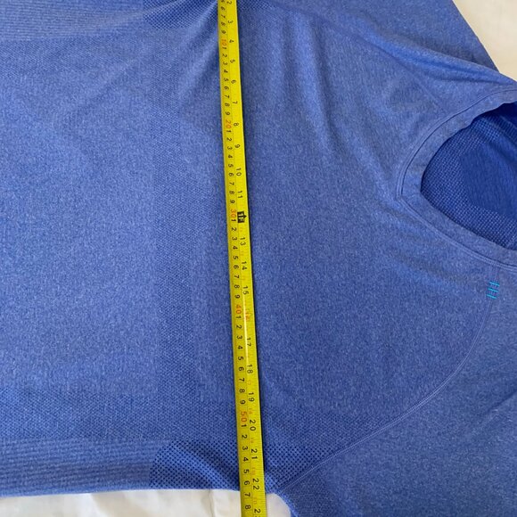 Lululemon Mens Workout Top - Picture 6 of 9